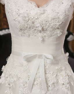 A-plum White Strap Ball Gown In Lace with Bowknot Wedding Dress