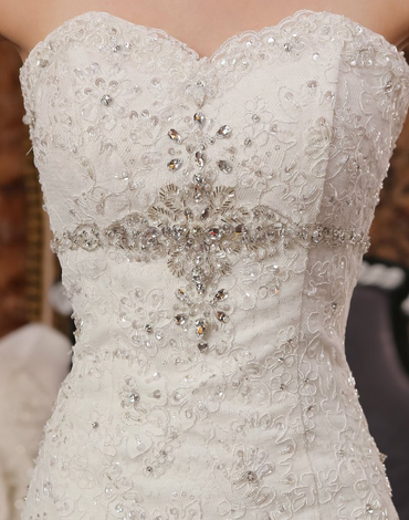 A-plum White Strapless Ball Gown In Lace Beading Dress